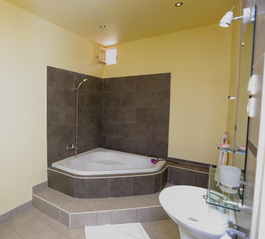 Le Lotus Bleu Hotel Antananarivo Buitenkant foto